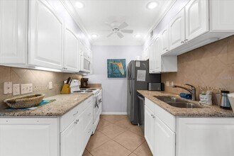 5631 Midnight Pass Rd in Sarasota, FL - Building Photo - Building Photo