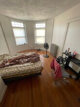 1905 Beacon St, Unit 2F in Brookline, MA - Building Photo - Building Photo