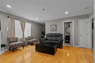 231 Maple Ave in Newport, RI - Building Photo - Building Photo