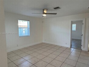 28 SE 4th St in Dania Beach, FL - Building Photo - Building Photo