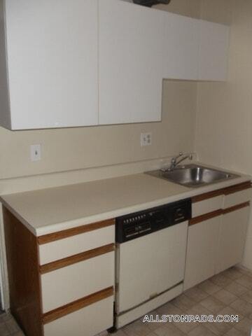 86 Glenville Ave in Boston, MA - Building Photo