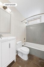 212 E 47th St in New York, NY - Building Photo - Building Photo