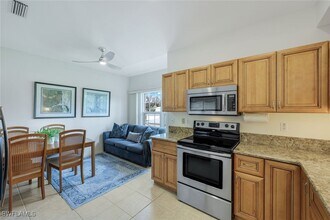 437 Wiggins Lake Ct in Naples, FL - Building Photo - Building Photo