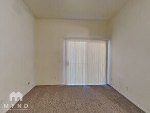 5225 W Reno Ave in Las Vegas, NV - Building Photo - Building Photo