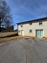 2978 Old Shelby Rd in Hickory, NC - Building Photo - Building Photo