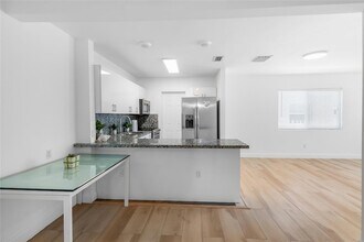 343 Van Buren St, Unit 6 in Hollywood, FL - Building Photo - Building Photo