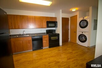 2900 River Dr in Moline, IL - Building Photo - Building Photo