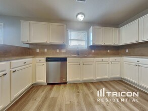 6535 Providence View Ln in Houston, TX - Foto de edificio - Building Photo