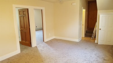 55 E Courtney St, Unit LOWER FRONT in Dunkirk, NY - Building Photo - Building Photo