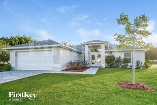 1021 SW 11th Ave in Cape Coral, FL - Building Photo