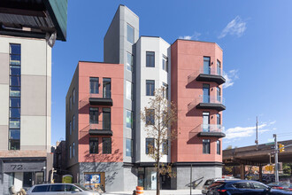 68 N Henry St in Brooklyn, NY - Building Photo - Building Photo