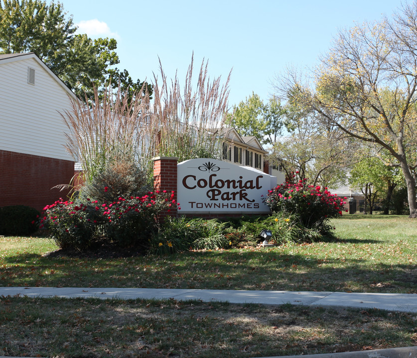 Colonial Park Townehouses in Topeka, KS - Foto de edificio