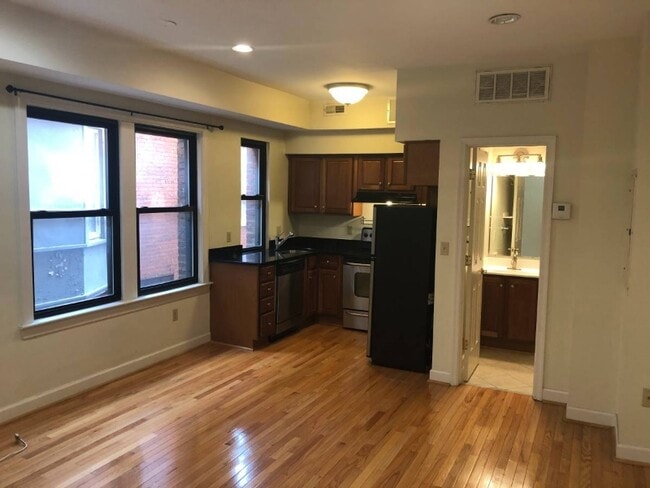property at 1321 Fairmont St NW
