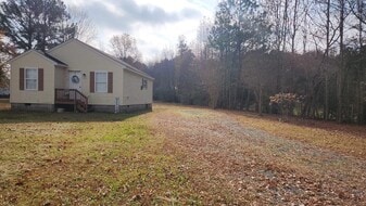 8174 Birdsnest Dr in Birdsnest, VA - Building Photo