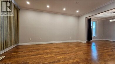 110 Abbot Dr in Hamilton, ON - Building Photo - Building Photo