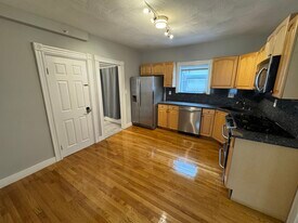 35 Cameron Ave, Unit 2 in Somerville, MA - Building Photo
