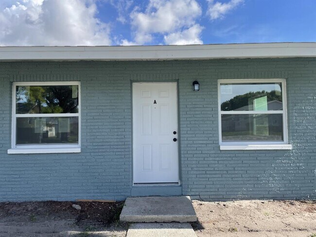 5202 Laurel Pl-Unit -1-3 in Clearwater, FL - Building Photo - Building Photo