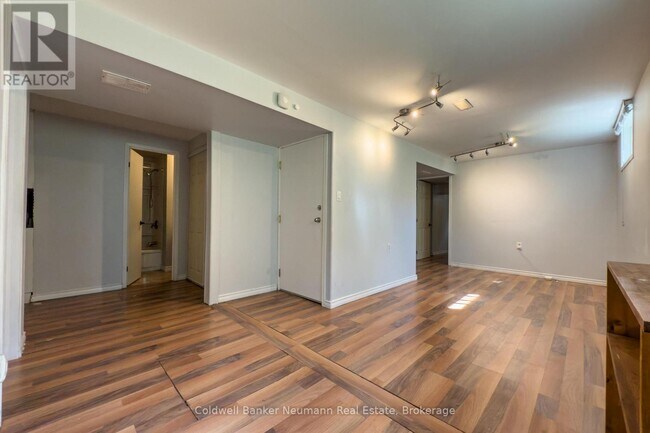 37 Dunhill Crescent in Guelph, ON - Building Photo - Building Photo