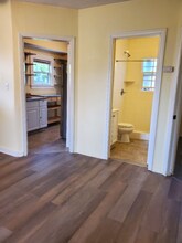 235 E Colorado Blvd, Unit B in Monrovia, CA - Foto de edificio - Building Photo