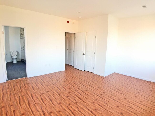 1700 W Girard Ave photo'