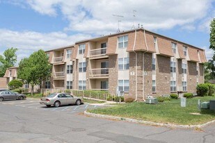 Village Commons in Edison, NJ - Building Photo