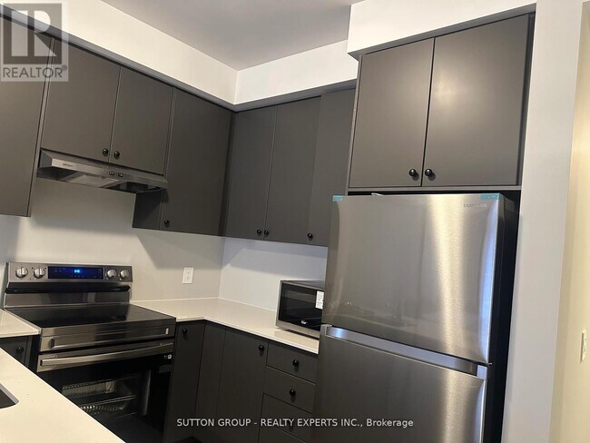 10 S Creek Dr in Kitchener, ON - Building Photo - Building Photo