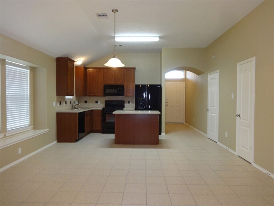 21515 Rose Mill Dr in Kingwood, TX - Building Photo