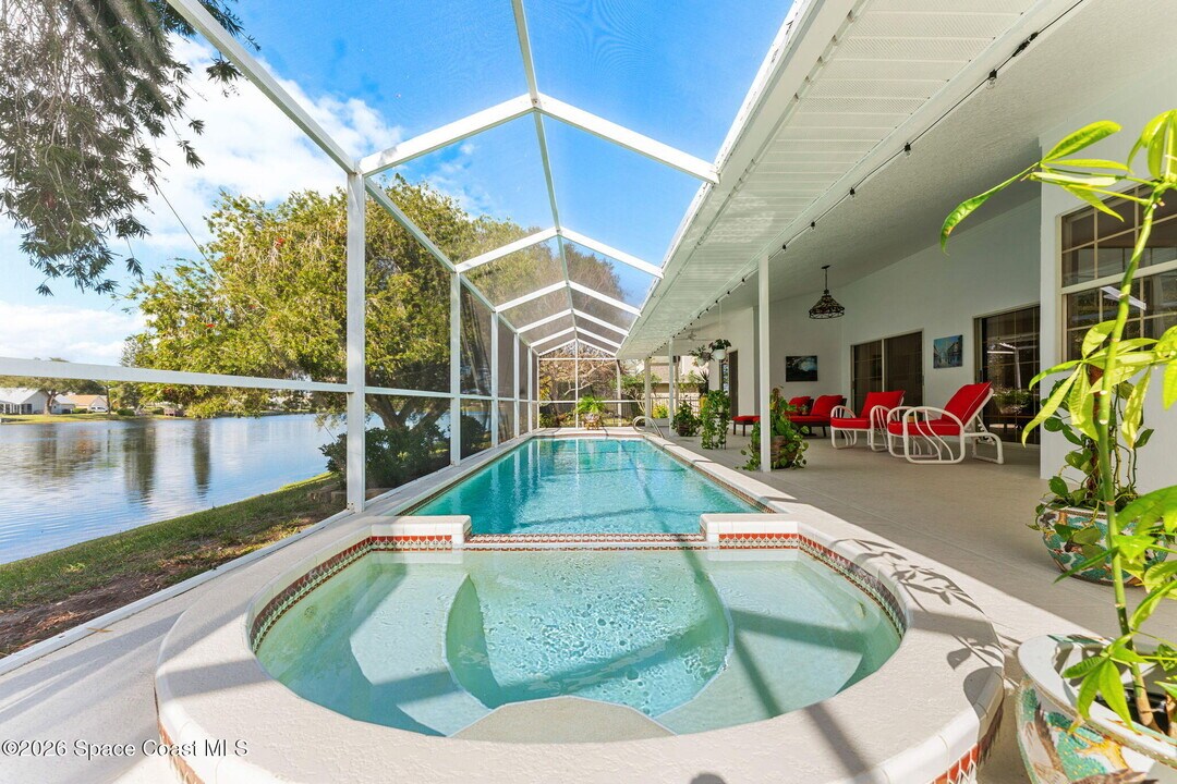 662 Rossmoor Cir in Melbourne, FL - Building Photo