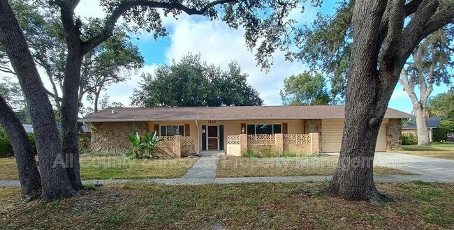 1860 Oak Forest Dr S in Clearwater, FL - Building Photo - Building Photo