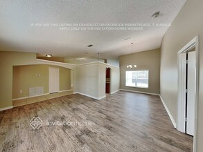 1351 Azora Dr in Deltona, FL - Foto de edificio - Building Photo