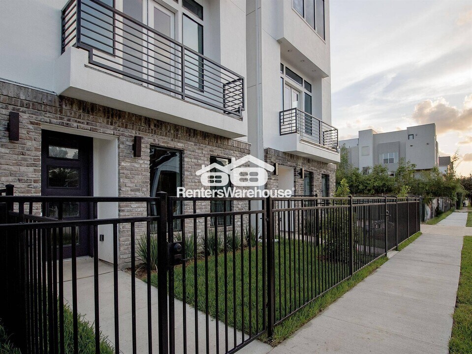 5713 Larkin St in Houston, TX - Building Photo