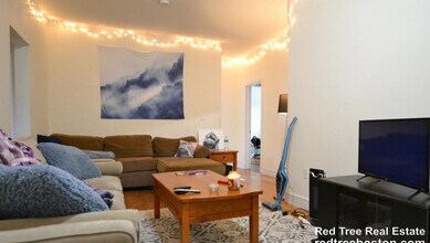 316 Saint Paul St, Unit 3 in Brookline, MA - Foto de edificio - Building Photo