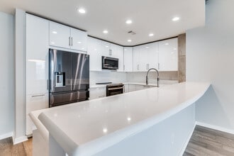 360 Nueces St, Unit #2409 in Austin, TX - Building Photo - Building Photo