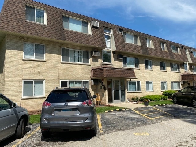 property at 8806 Briar Ct