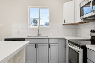 711 N Mittman St in San Antonio, TX - Building Photo - Building Photo