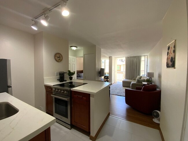 1535 PENSACOLA St in Honolulu, HI - Building Photo - Building Photo