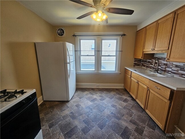 293 Potters Rd in Buffalo, NY - Building Photo - Building Photo