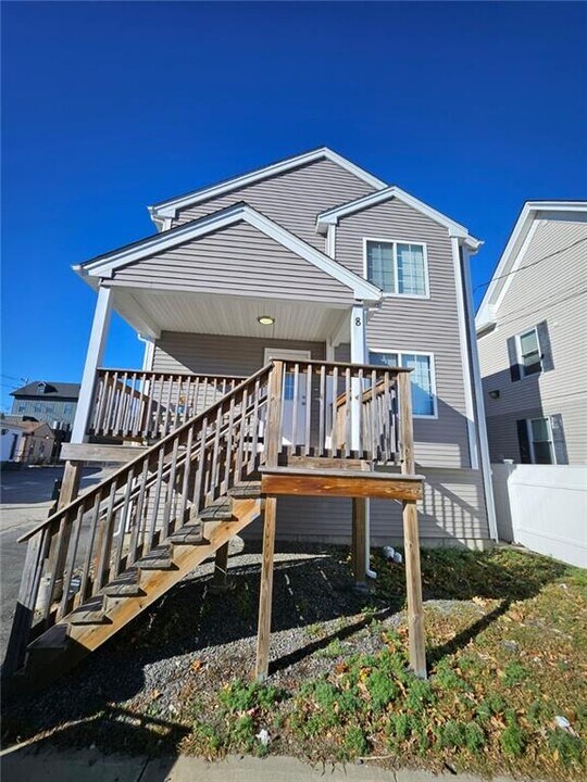 8 Tappan St in Providence, RI - Building Photo