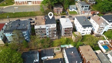 112 Gladstone St, Unit 4 in Boston, MA - Foto de edificio - Building Photo