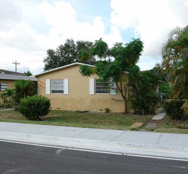 8940-8970 NE 2nd Ave in Miami, FL - Foto de edificio - Building Photo