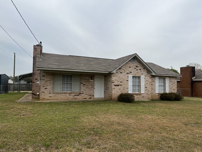 property at 1705 Deatsville Hwy