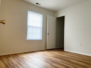 167 Pennsylvania Way, Unit 167 in North Brunswick, NJ - Building Photo - Building Photo