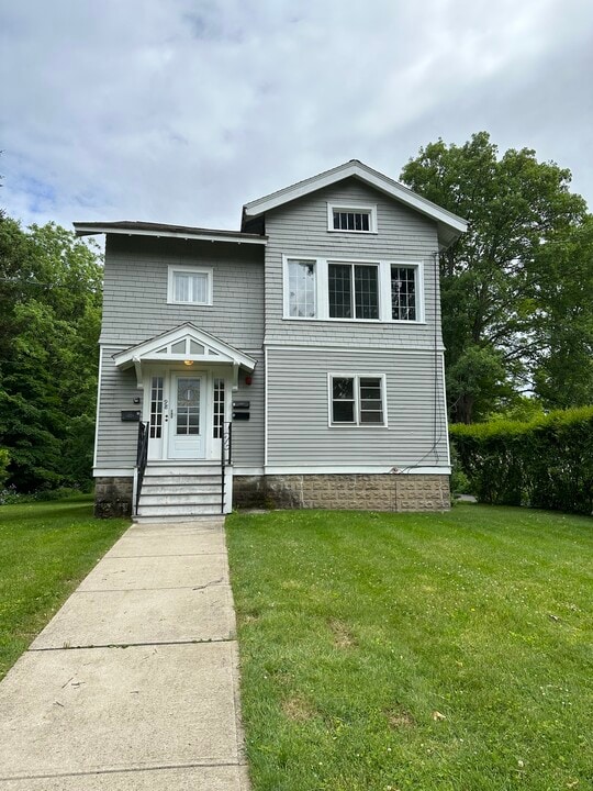 98 Fearing St, Unit #3 in Amherst, MA - Foto de edificio