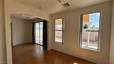 5055 Midnight Oil Dr in Las Vegas, NV - Building Photo - Building Photo