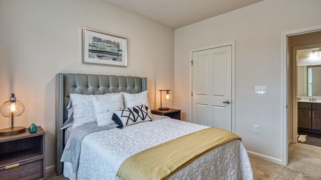 Crossroads Station Apartments in Fredericksburg, VA - Building Photo - Building Photo