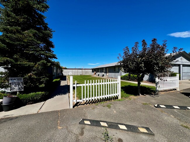 property at 4803 Bonnie Ln