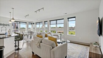 7370 Montcalm Dr in McLean, VA - Building Photo
