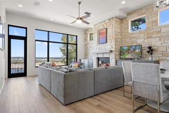 16447 Lake Loop in Austin, TX - Building Photo - Building Photo