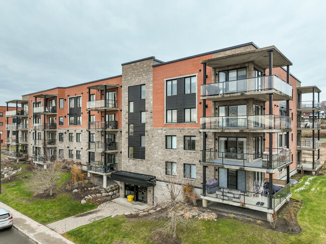 109 Des Pionnières-De-Beauport Rue in Québec, QC - Building Photo - Building Photo