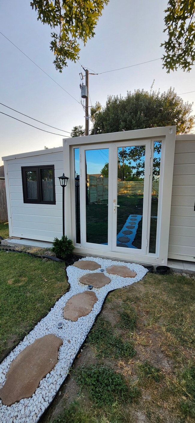 property at 2 W Nakoma